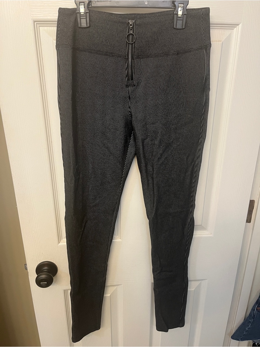 Vylette from Kohls Women’s Black/Silver pinstripe front zip pants size M